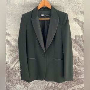 “Zara” tuxedo jacket | M